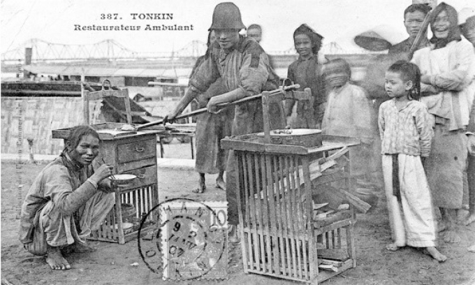 Thú vui với hàng quà rong của người Việt